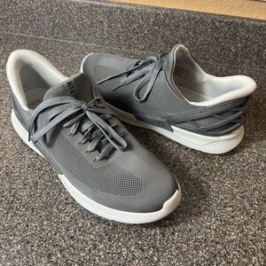 Kizik Mens Size 12 Running Shoes Gray Mesh Lace Up Low Top Gym Training Sneakers